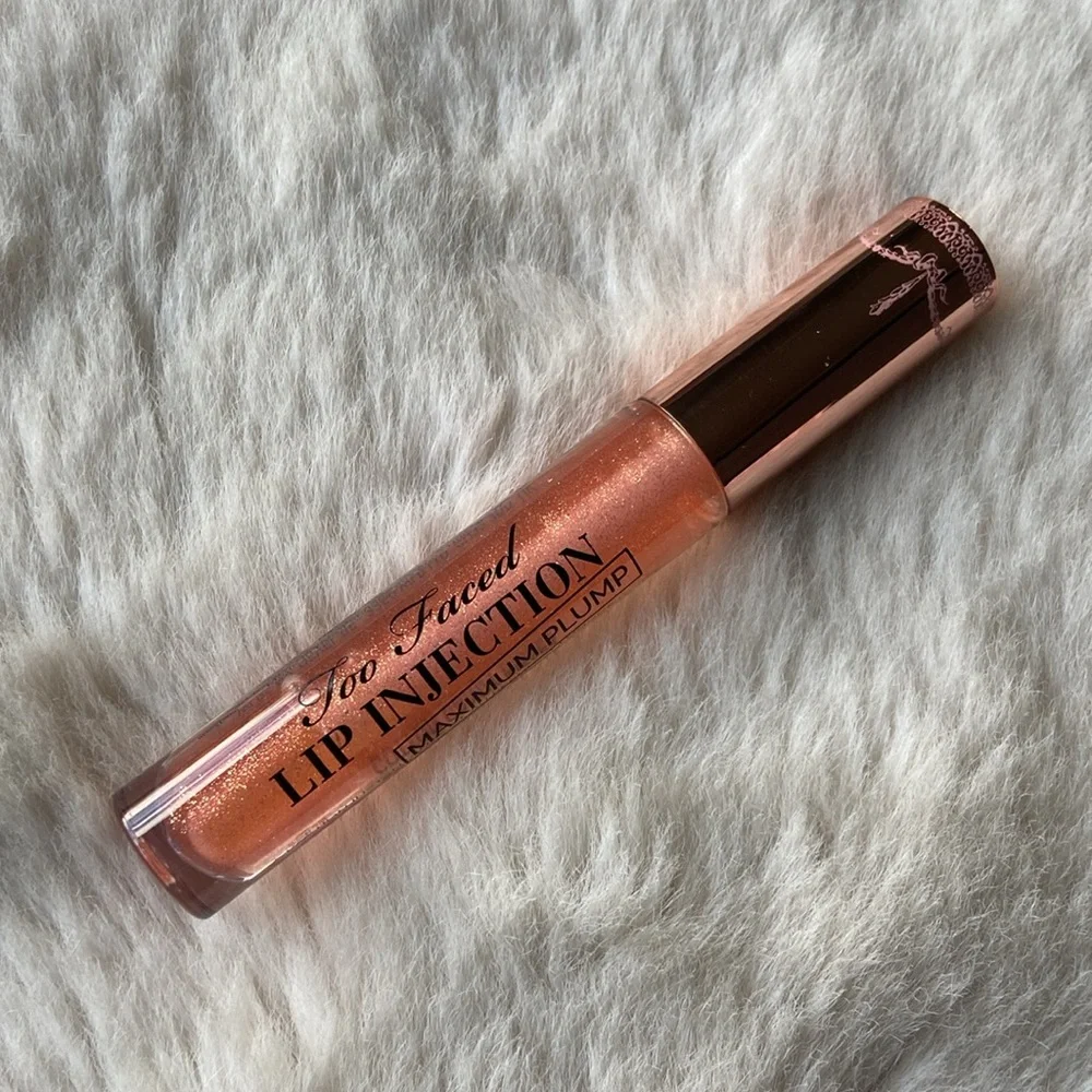 Too Faced Lip Injection Maximum Plump Lip gloss  Cotton candy kisses peachy pink